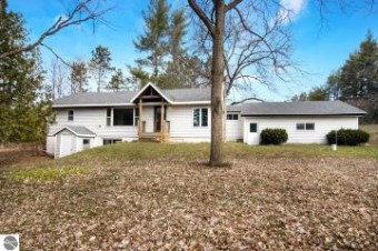 741 E M-113 Kingsley, MI 49649