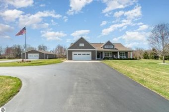 9520 S Shepherd Road Shepherd, MI 48883