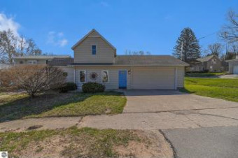 323 Benzie Court Beulah, MI 49617