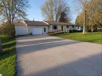 8205 Upham Drive Mt. Pleasant, MI 48858