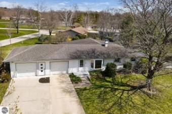 703 E Dixon Avenue Charlevoix, MI 49720