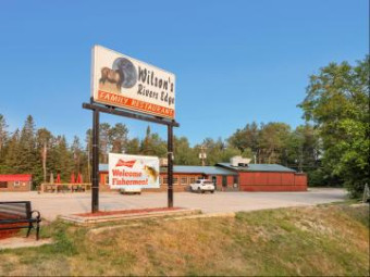 4208 S Straits Highway Indian River, MI 49749