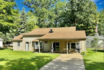 10885 W Higgins Lake Drive Roscommon, MI 48653