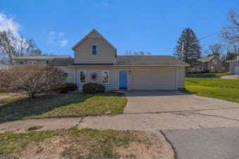 323 Benzie Court Beulah, MI 49617