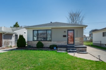 23090 Lambrecht Avenue Eastpointe, MI 48021