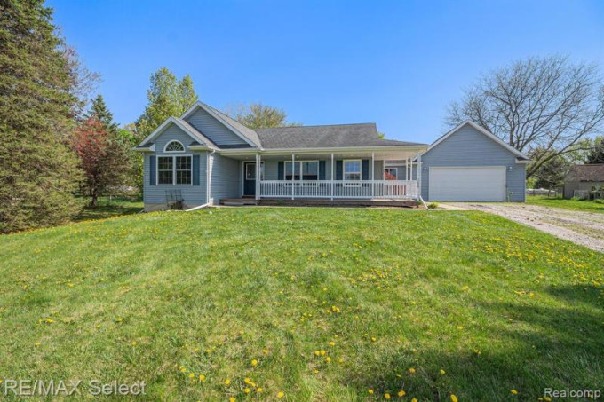 1657 Layton Road Fowlerville, MI 48836