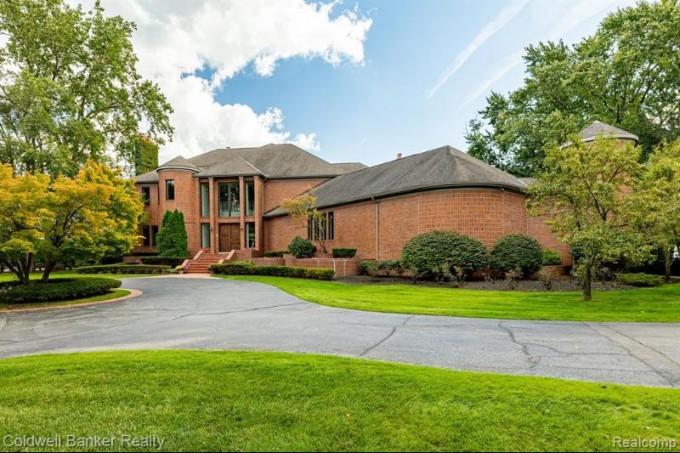 15440 Windmill Pointe Drive Grosse Pointe Park, MI 48230