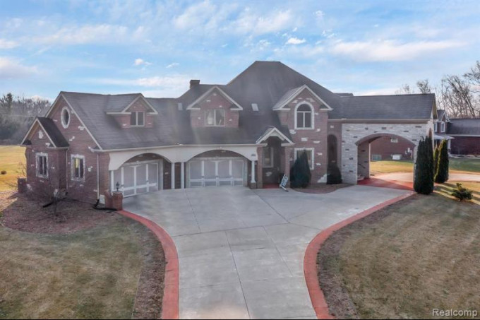 277 Brittany Lane Saline, MI 48176