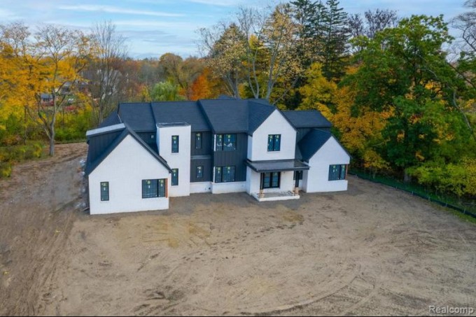 32627 Bingham Lane Bingham Farms, MI 48025