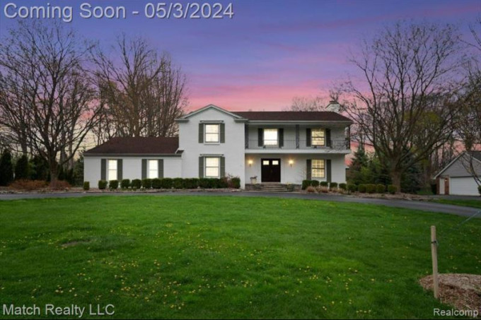 589 Kingsley Trail Bloomfield Hills, MI 48304