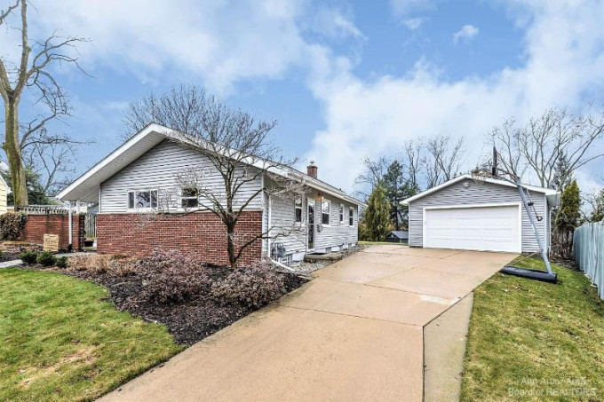 1323 Creal Court Ann Arbor, MI 48103