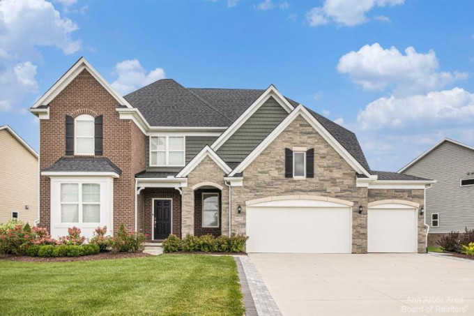 5675 Whispering Springs Drive Ann Arbor, MI 48108