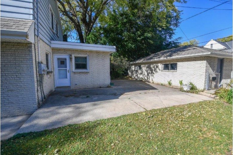 2924 S Wentworth Ave 2926, Milwaukee, WI by Shorewest Realtors, Inc. $365,000