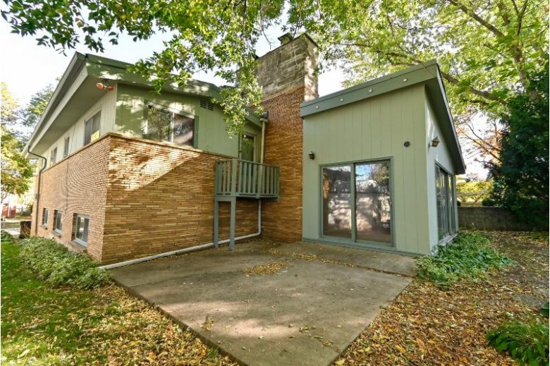 3279 N Knoll Ter Milwaukee, WI 53222-3366 by Firefly Real Estate, Llc $264,900