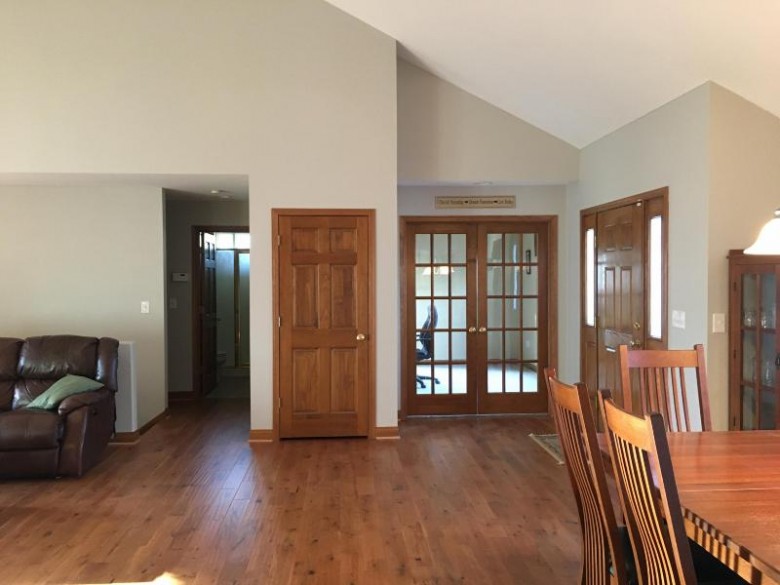 W233N3019 Oakmont Ct B, Pewaukee, WI by Coldwell Banker Real Estate Group $365,000