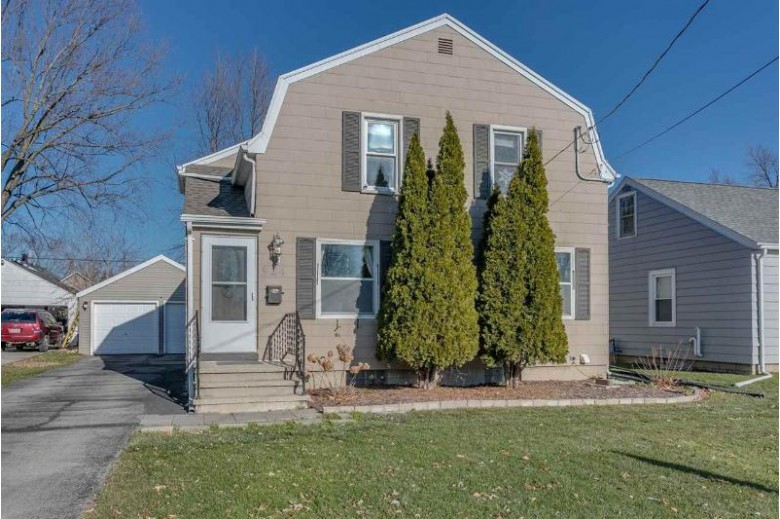 924 W Brewster Street Appleton, WI 54914 by Coldwell Banker Real Estate Group $164,900