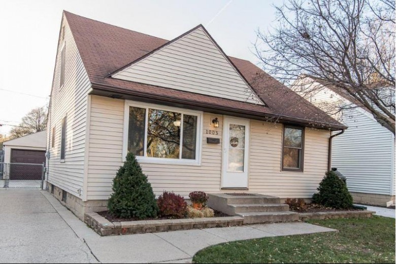 1005 S 89th St, West Allis, WI by Benefit Realty $194,900