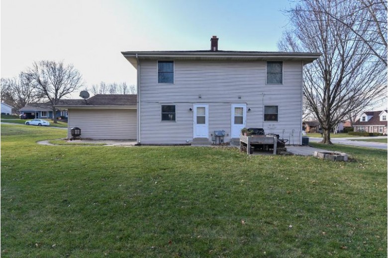 700 Wexford Way 702 Hartland, WI 53029-2536 by Re/Max Realty Pros~brookfield $340,000