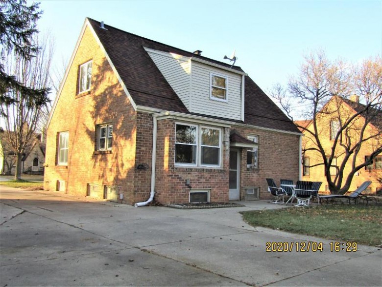 3568 S 58th St Milwaukee, WI 53220-1436 by Dream House Realties $229,900