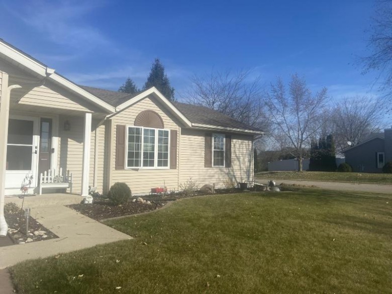 212 Settlement Rd, Hartford, WI by Lake Country Flat Fee $279,900