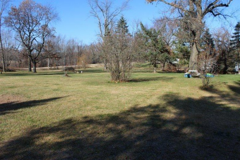 N6623 Meadowview Dr, Pardeeville, WI by Century 21 Affiliated $210,000