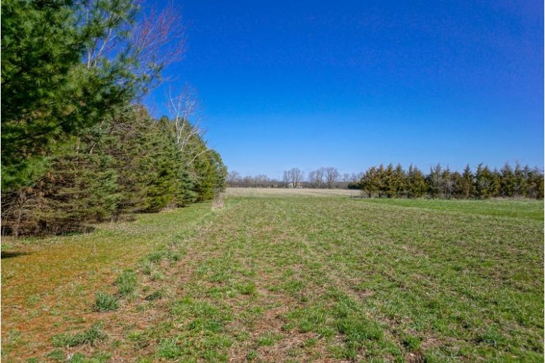 LT1 County Line Rd Hartford, WI 53027-0000 by Lake Country Flat Fee $275,000