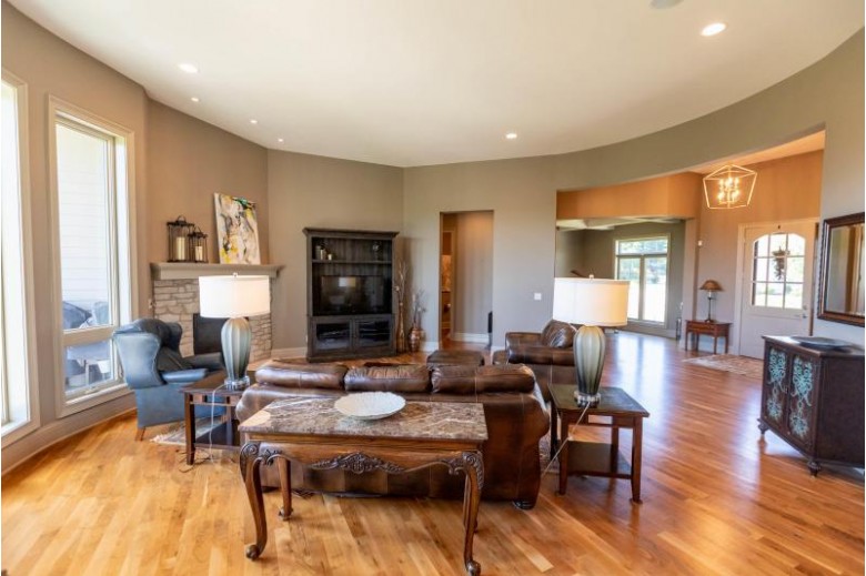 W248N2156 Kettle Cove Ct Pewaukee, WI 53072-2161 by First Weber Real Estate $799,900