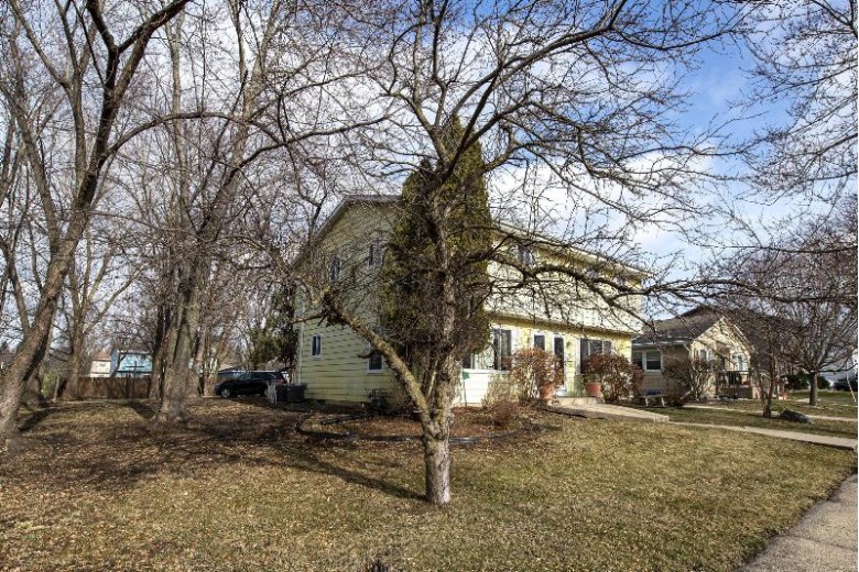 102 Marcella St 104, Oconomowoc, WI by First Weber Real Estate $360,000