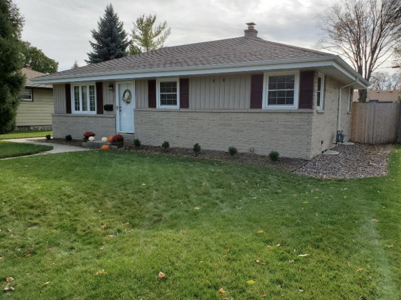 7221 W Honey Creek Dr Milwaukee, WI 53219-3959 by Re/Max Lakeside-Capitol $215,000