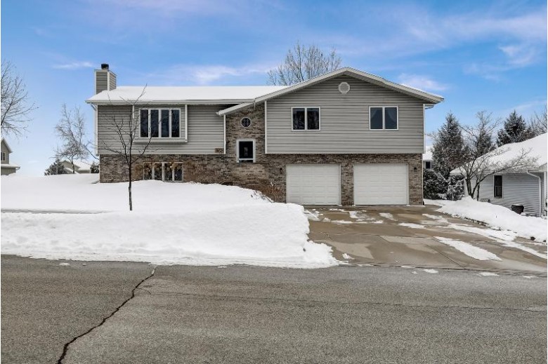 813 Royal Dr West Bend, WI 53090 by Redfin Corporation $277,000