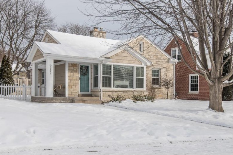 9232 Stickney Ave Wauwatosa, WI 53226-2633 by Exp Realty, Llc~milw $275,000