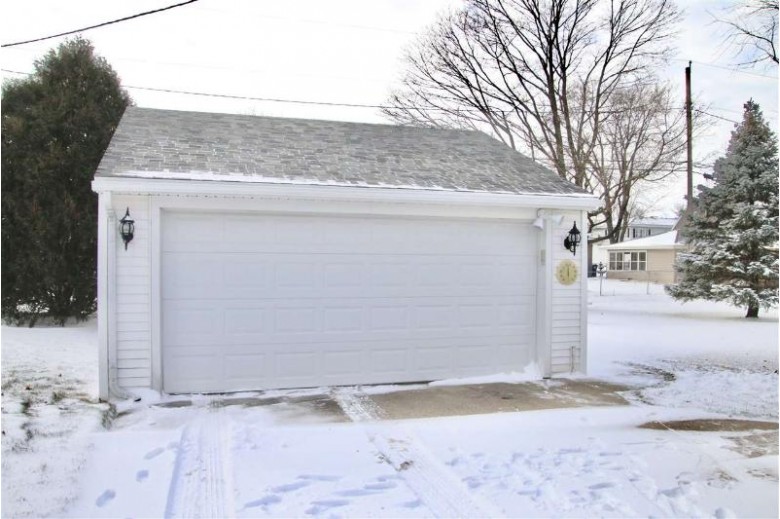 470 8th Street, Fond Du Lac, WI by Roberts Homes and Real Estate $175,000