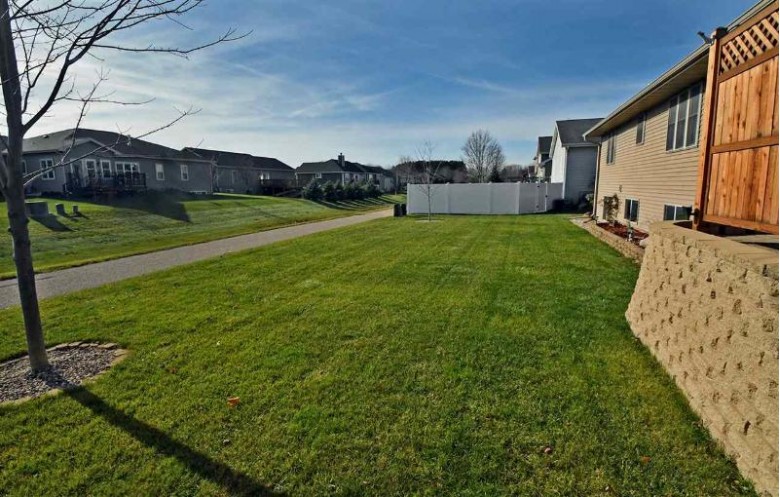 2015 Dakota Way Prairie Du Sac, WI 53578 by First Weber Real Estate $363,000