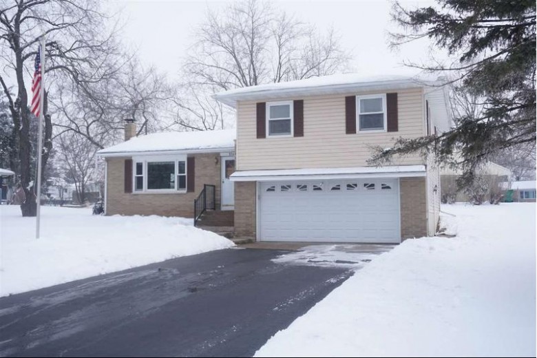 836 E Holiday Dr Beloit, WI 53511 by Century 21 Affiliated $178,900