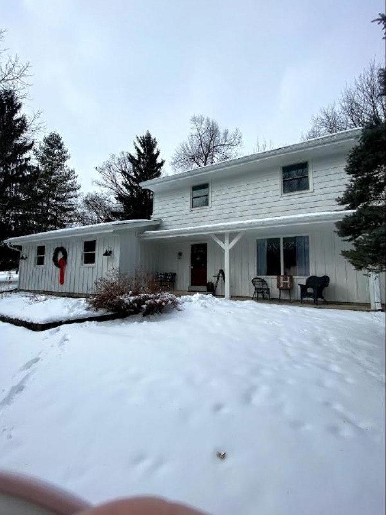 W305N7169 County Road E, Hartland, WI by Realty Executives - Integrity $389,900
