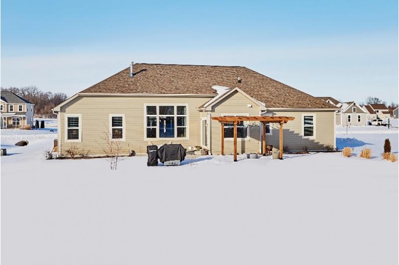 N68W27749 Steepleview Ln, Hartland, WI by M3 Realty $559,900