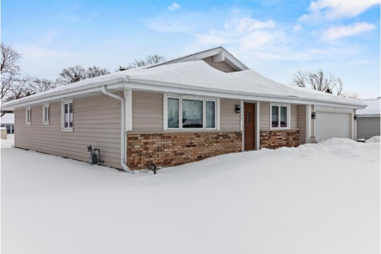 7308 S 38th St, Franklin, WI by Homewire Realty $274,500