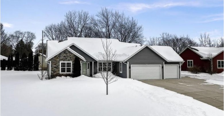 9030 S 35th St Franklin, WI 53132 by Re/Max Realty Pros~brookfield $399,900