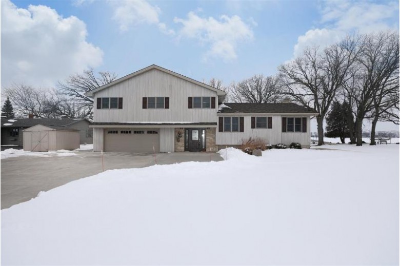 2525 Edgewood Lane Oshkosh, WI 54904-9598 by Coldwell Banker Real Estate Group $450,000