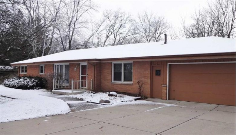 W137N7575 North Hills Dr, Menomonee Falls, WI by First Weber Real Estate $277,000