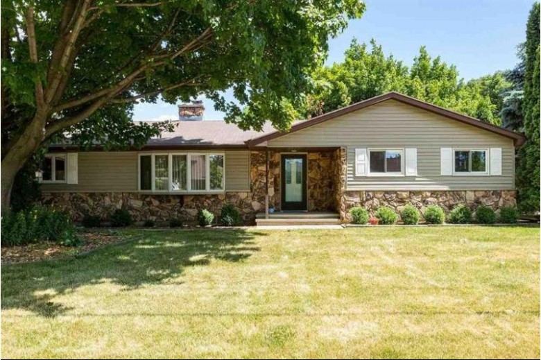 1330 S Park Ave, Neenah, WI by South Central Non-Member $299,900