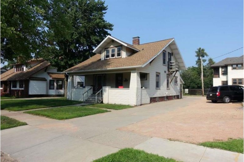 1117/1125 Fremont Street 2216 COLLEGE AVENUE Stevens Point, WI 54481 by First Weber Real Estate $415,000