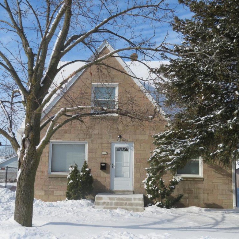 1123 S 109th St 1125 West Allis, WI 53214-2310 by Re/Max Realty Pros~brookfield $239,900