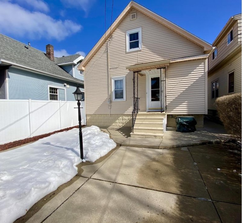 2041 S 34th St Milwaukee, WI 53215-2041 by Lake Country Flat Fee $167,900