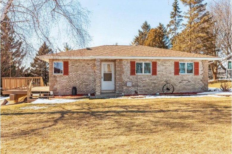 135 Hilldale Dr Hartford, WI 53027-2624 by Coldwell Banker Realty $225,000