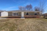 856 Lois Ct Hartford, WI 53027 by Re/Max Realty Pros~milwaukee $224,900