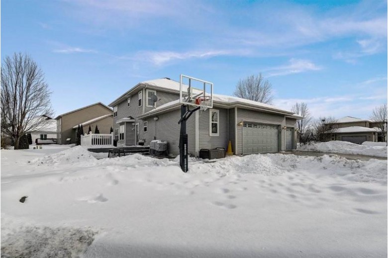 611 Pleasant Valley Pky, Waunakee, WI by Re/Max Preferred $450,000