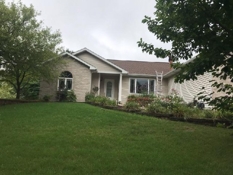 8409 Blackwolf Dr, Madison, WI by Re/Max Preferred $440,000