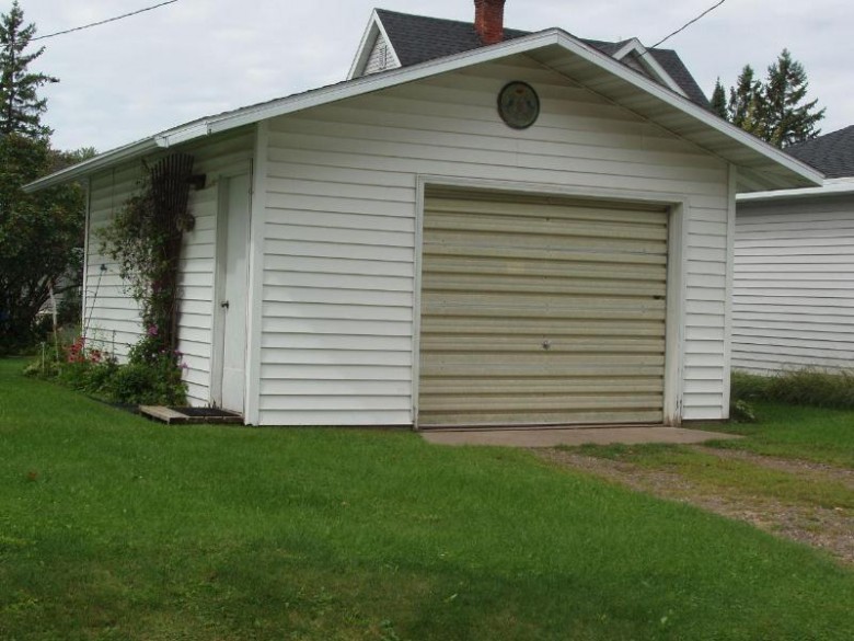 464 Division St Park Falls, WI 54552 by Birchland Realty, Inc - Park Falls $59,900