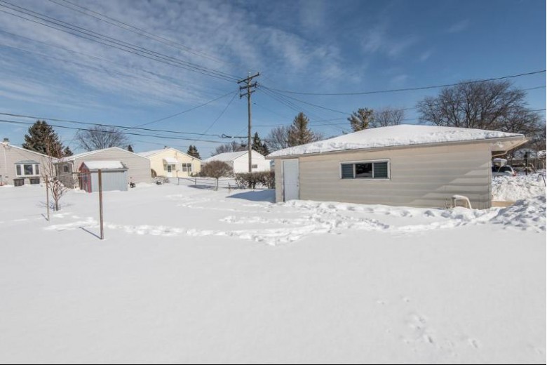 5640 W Allerton Ave Greenfield, WI 53220-3544 by Keller Williams Realty-Milwaukee Southwest $219,900